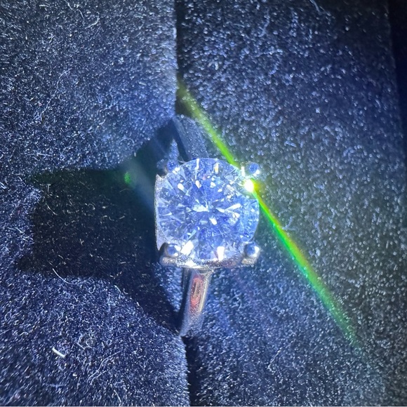 1 CT VVS1 Moissanite. Ladies Engagement Ring, 925 Sterling W/ White Gold Plate - Picture 3 of 6